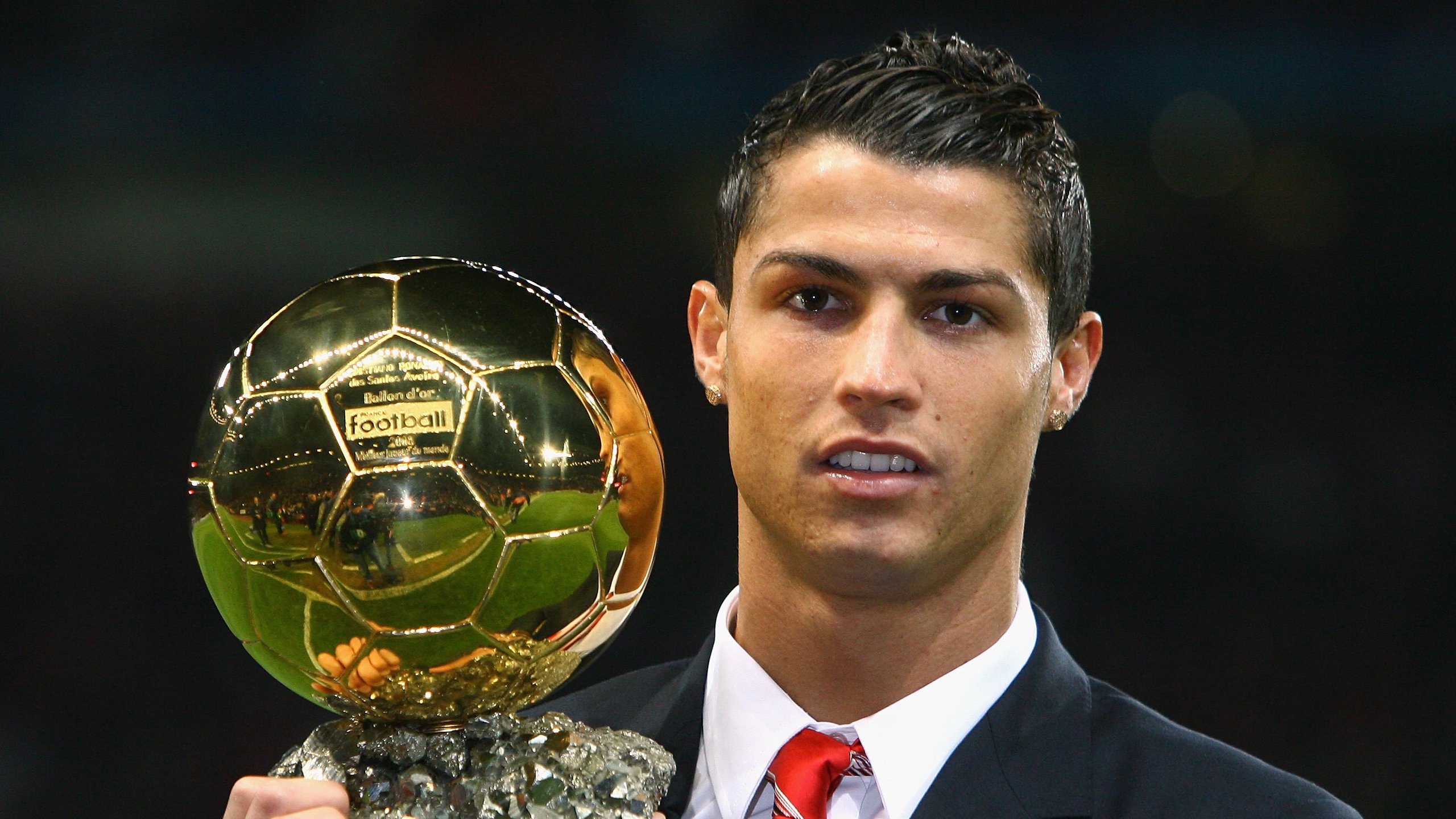 曼联后防核心因伤缺阵引发担忧，曼联最强后防线